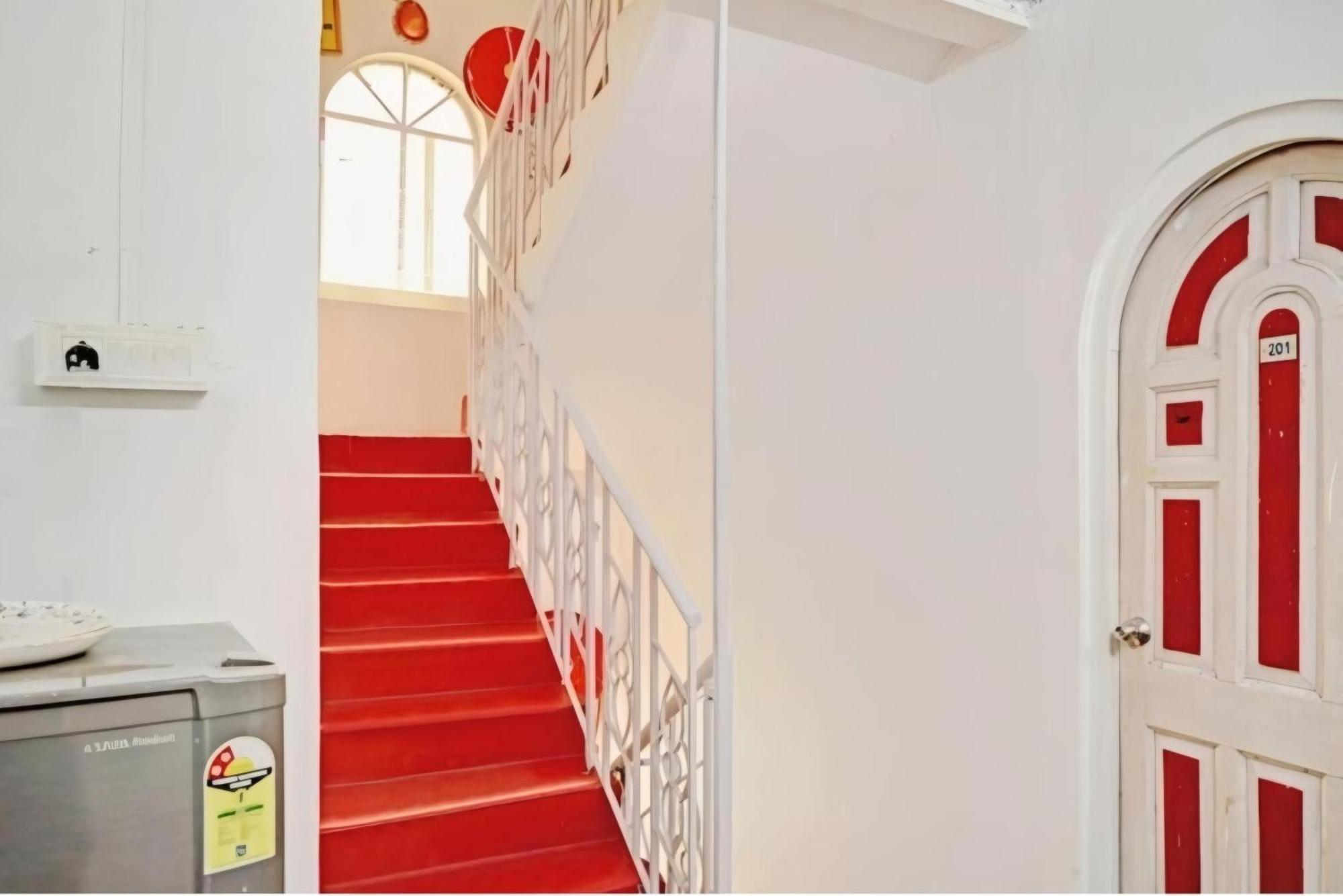 Om Shanti Guest House - Near Ruby General Hospital & Science City Homestay