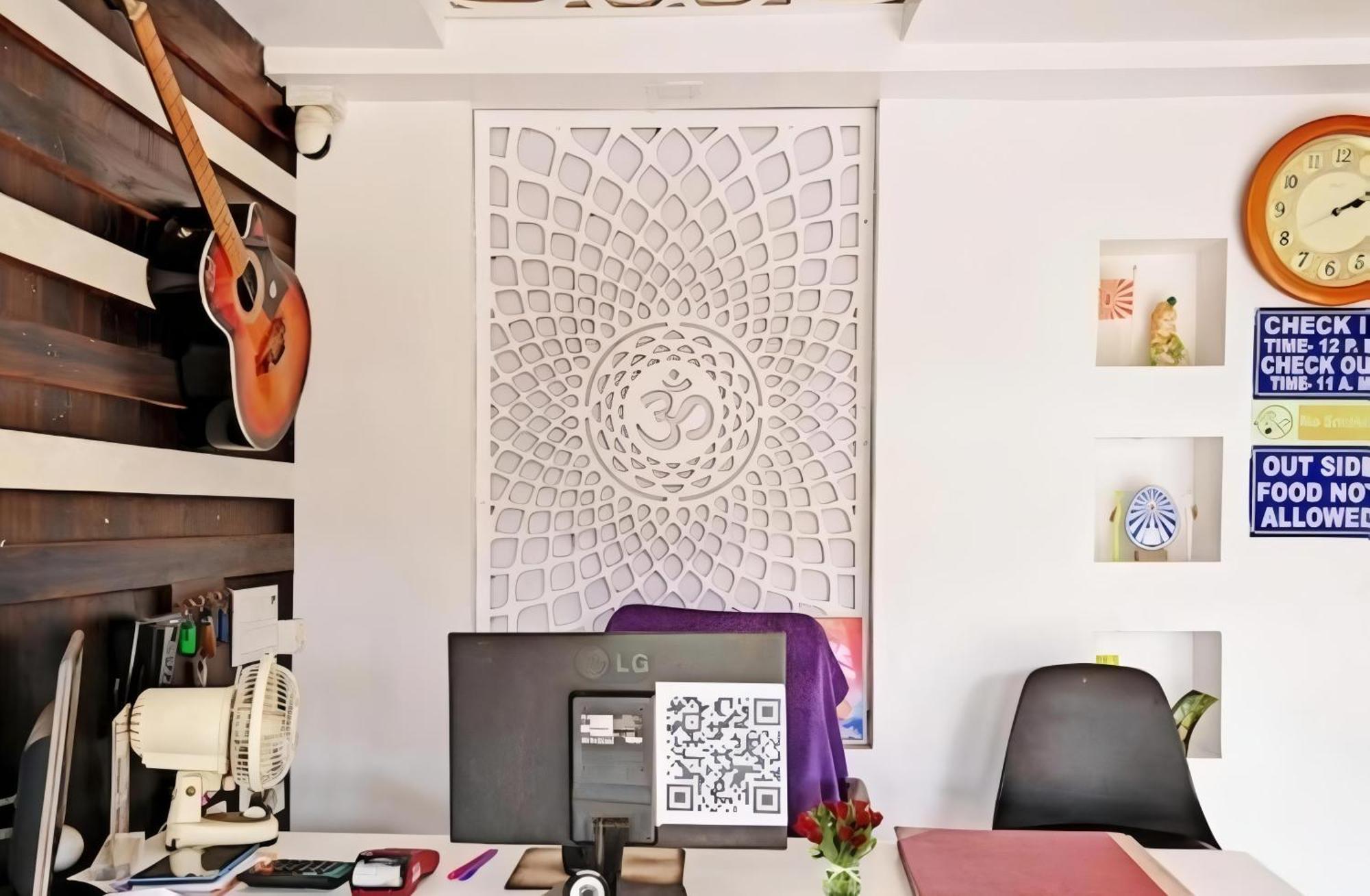 Om Shanti Guest House - Near Ruby General Hospital & Science City *
