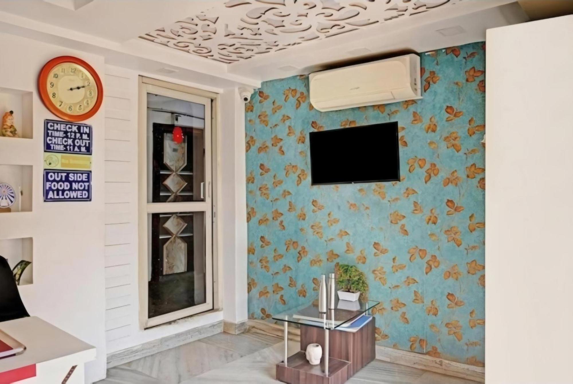 Om Shanti Guest House - Near Ruby General Hospital & Science City