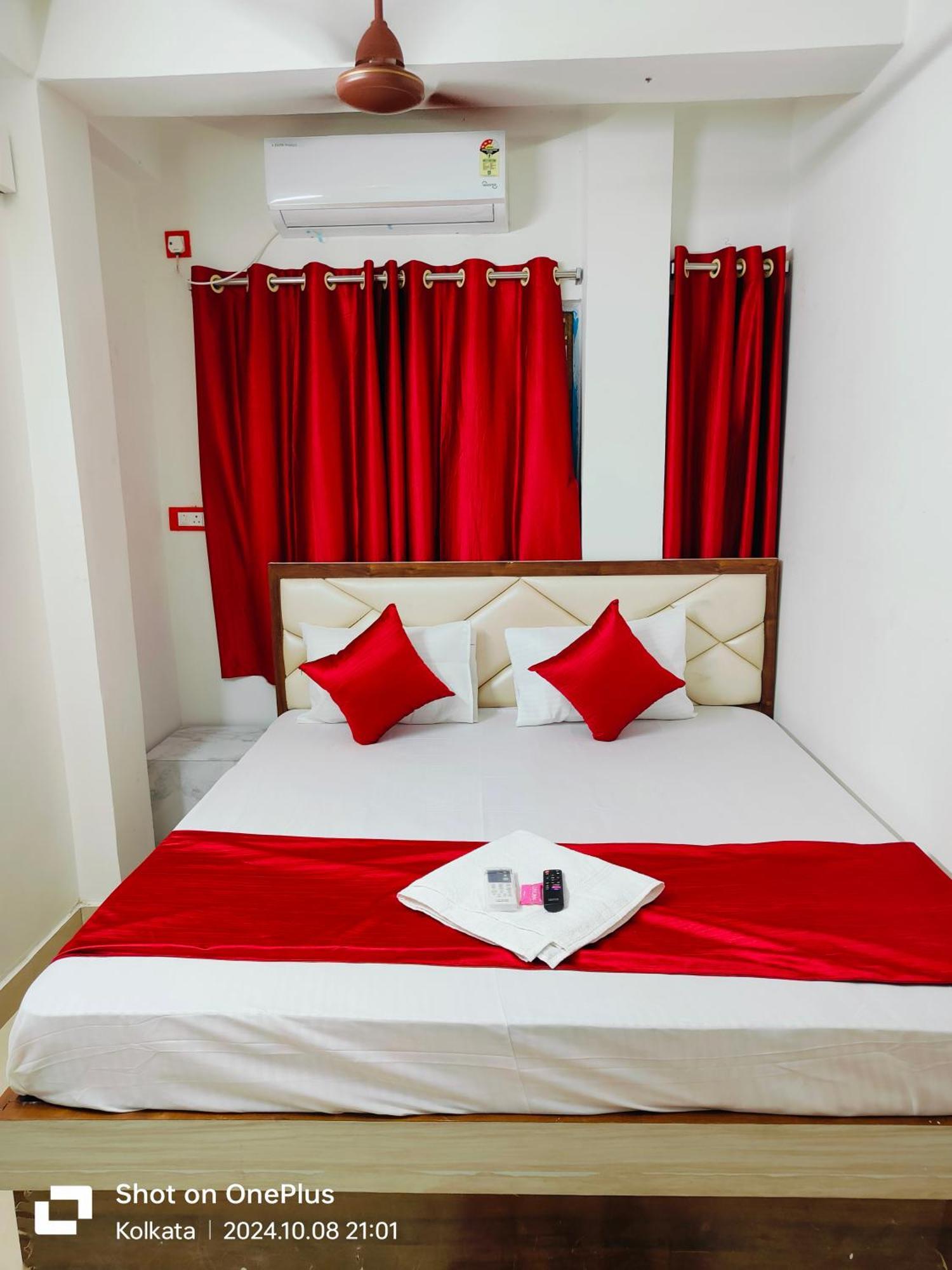 Om Shanti Guest House - Near Ruby General Hospital & Science City